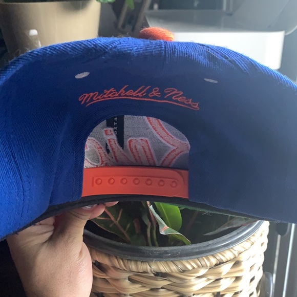 Men’s New York Nicks SnapBack by Mitchell & Ness - Picture 2 of 6